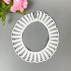 Hvid vintage babykrave i hklet bomuld