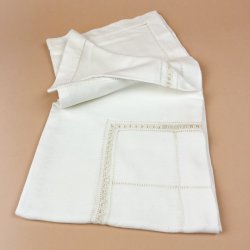 Hvid vintage dug � 120 x 120 cm