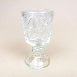 Vintage presset vinglas m�nstret