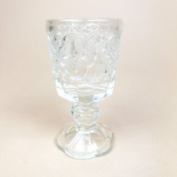 Vintage presset vinglas m�nstret