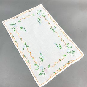 Weie Vintage Platzdecke mit Stickerei