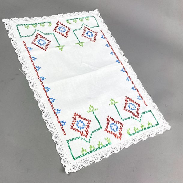 Vintage bakkeserviet med korsstingsbroderi