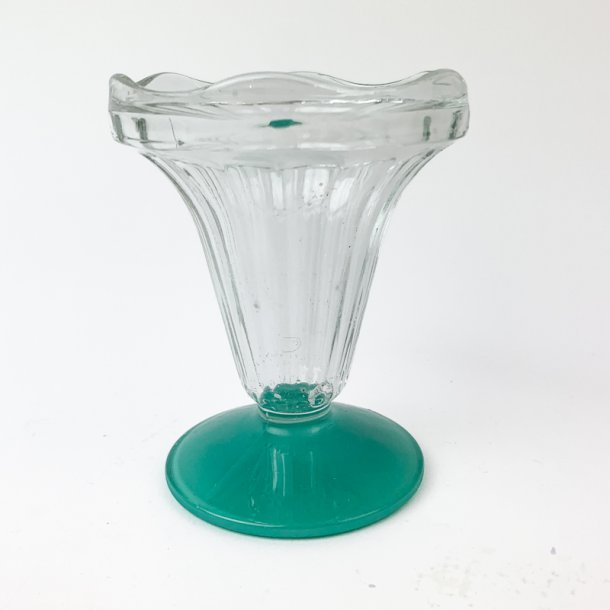 Vintage isglas med mintgrn fod