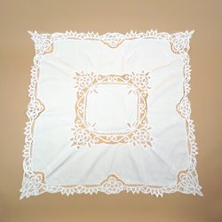 Smuk hvid retro lysedug med blonde � 80 x 80 cm