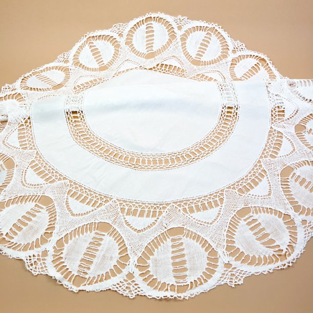 Smuk hvid retro rund dug � � 120 cm