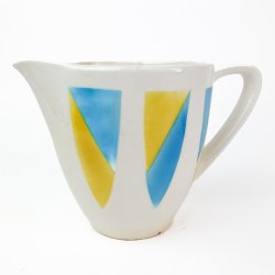 Retro blau-gelbe Fayencekanne