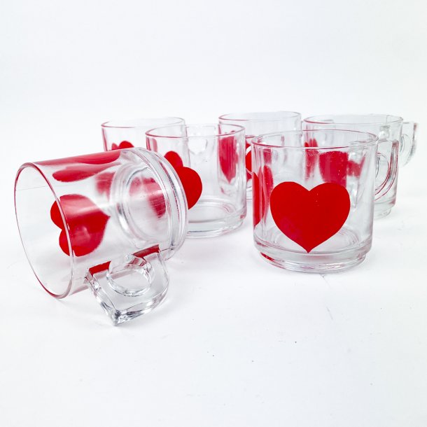 Seks vintage glaskrus med rde hjerter