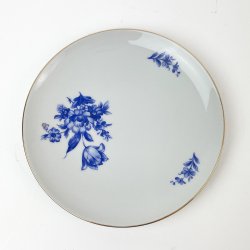 Vintage kagetallerken med bl blomster