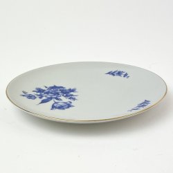 Vintage kagetallerken med bl blomster