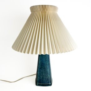 Bl� keramik lampe med Le Klint sk�rm