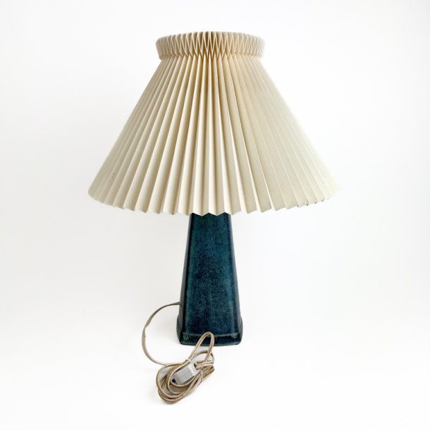 Bl� keramik lampe med Le Klint sk�rm
