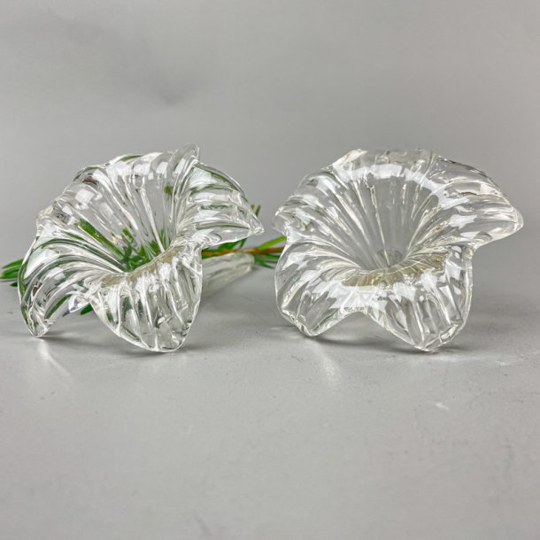 To vintage glasblomster