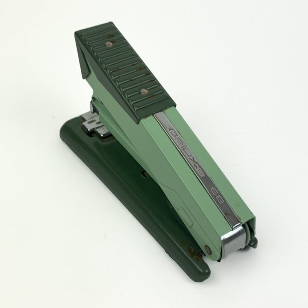 Gr�n vintage h�ftemaskine