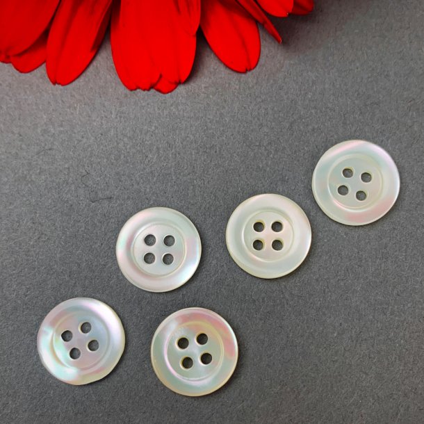 Fem vintage perlemorsknapper, natur - 12 mm