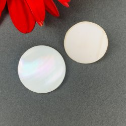 To vintage perlemorsknapper, natur - 15 mm