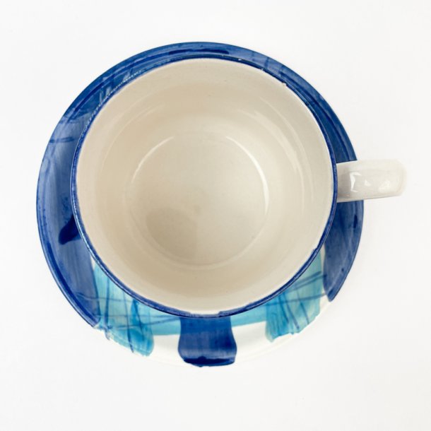 Retro-Teetasse mit blauen Karos 