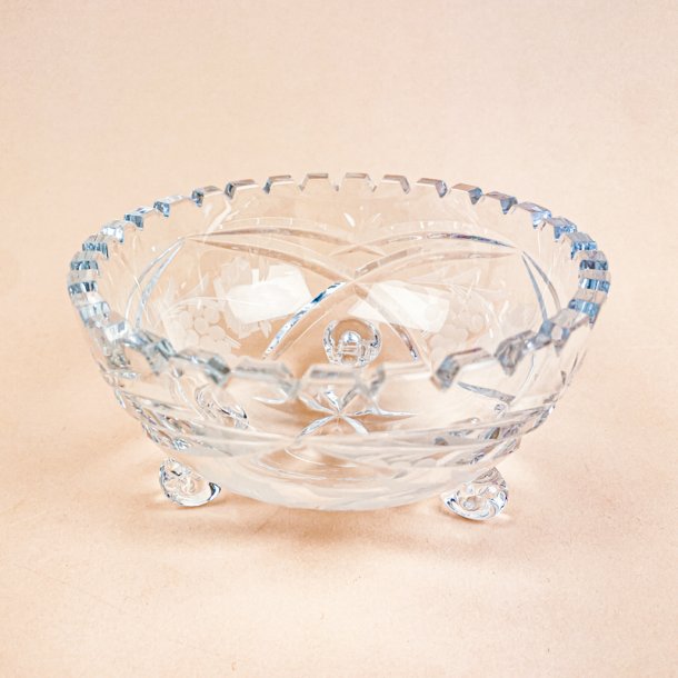 Klar vintage glassk�l p� f�dder