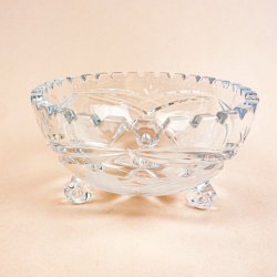 Klar vintage glassk�l p� f�dder