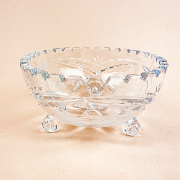 Klar vintage glassk�l p� f�dder