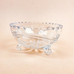 Klar vintage glassk�l p� f�dder