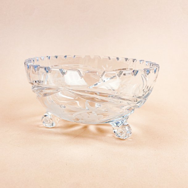 Klar vintage glassk�l p� f�dder