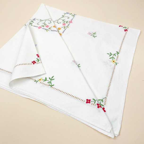 Blomsterbroderet vintage dug 90x90 cm