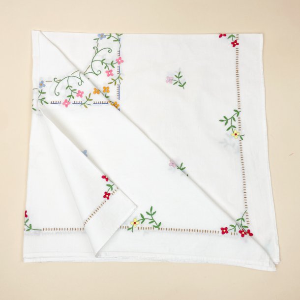 Blomsterbroderet vintage dug 90x90 cm