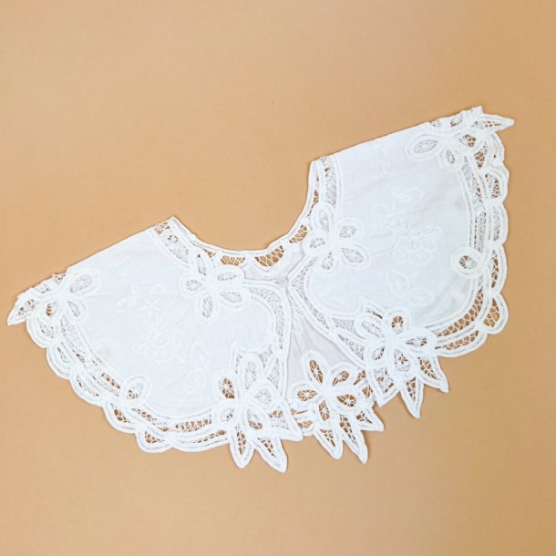 Hvid vintage blondekrave