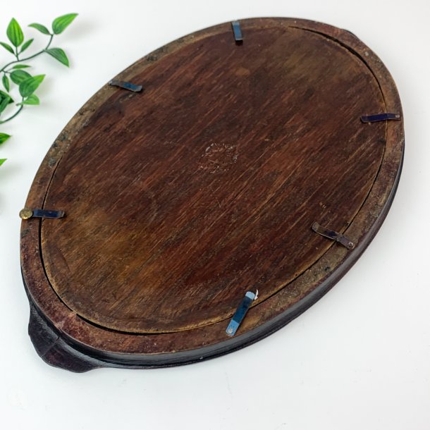 Kleines antikes Tablett aus dunklem Holz mit Stickerei