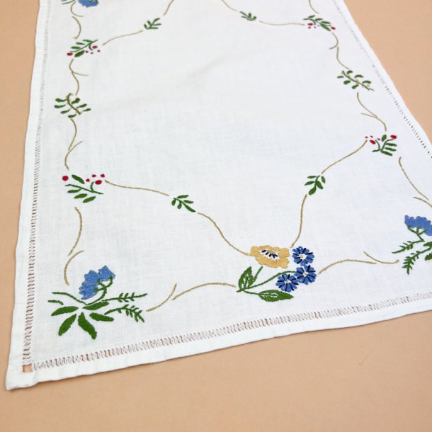 Blomstret vintage broderet lysedug
