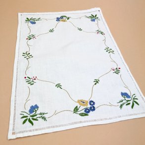 Blomstret vintage broderet lysedug