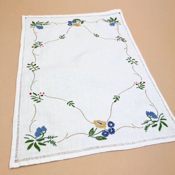 Blomstret vintage broderet lysedug