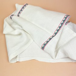 Smuk almuebroderet vintage dug 130 cm