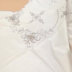 Smuk broderet vintage dug 120 cm