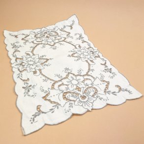 Elegant broderet vintage bakkeserviet