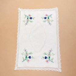 Smuk broderet vintage bakkeserviet