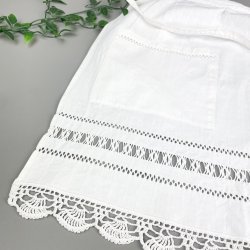 Hvidt vintage forklde med mellemvrk