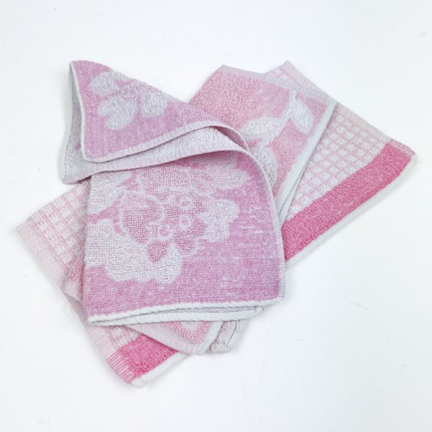 Tre bl�de pink retro vaskeklude