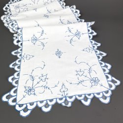 Hvid retro bordlber med blt broderi - 130 cm