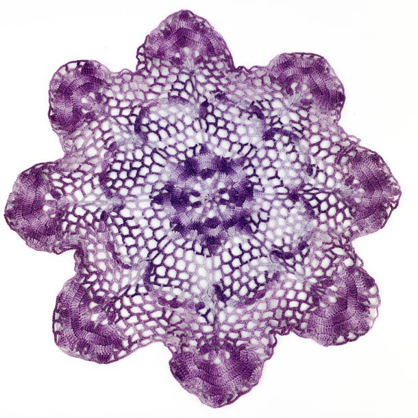 Lila Vintage Hkeldeckchen aus Baumwolle