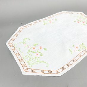 Weie Retro Deckchen mit Stickerei  42 cm