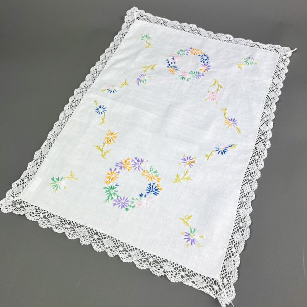 Hvid vintage lysedug med broderi - 50cm