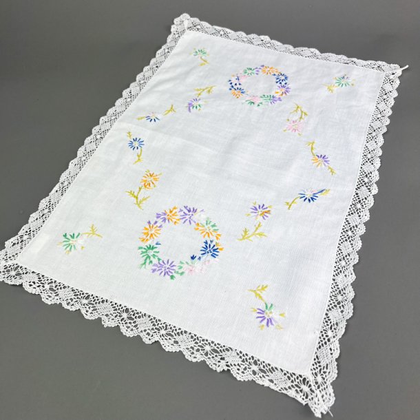 Hvid vintage lysedug med broderi - 50cm