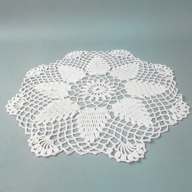 Schne alte gehkelte Tischdecke