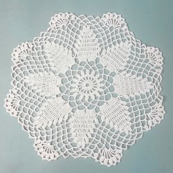 Schne alte gehkelte Tischdecke