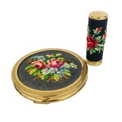 Broderet vintage pudderd�ses�t