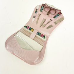 Elegant vintage manicures�t