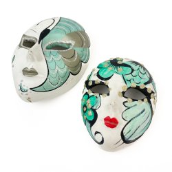 Zwei verzierte Masken mit Glitzer