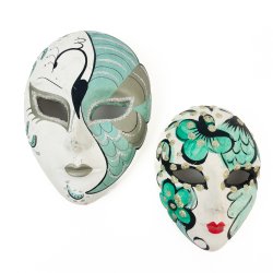 Zwei verzierte Masken mit Glitzer