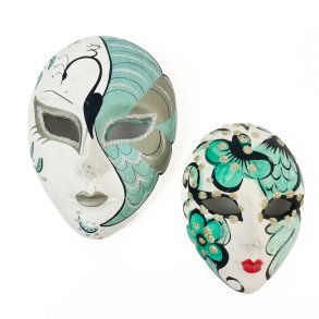 Zwei verzierte Masken mit Glitzer